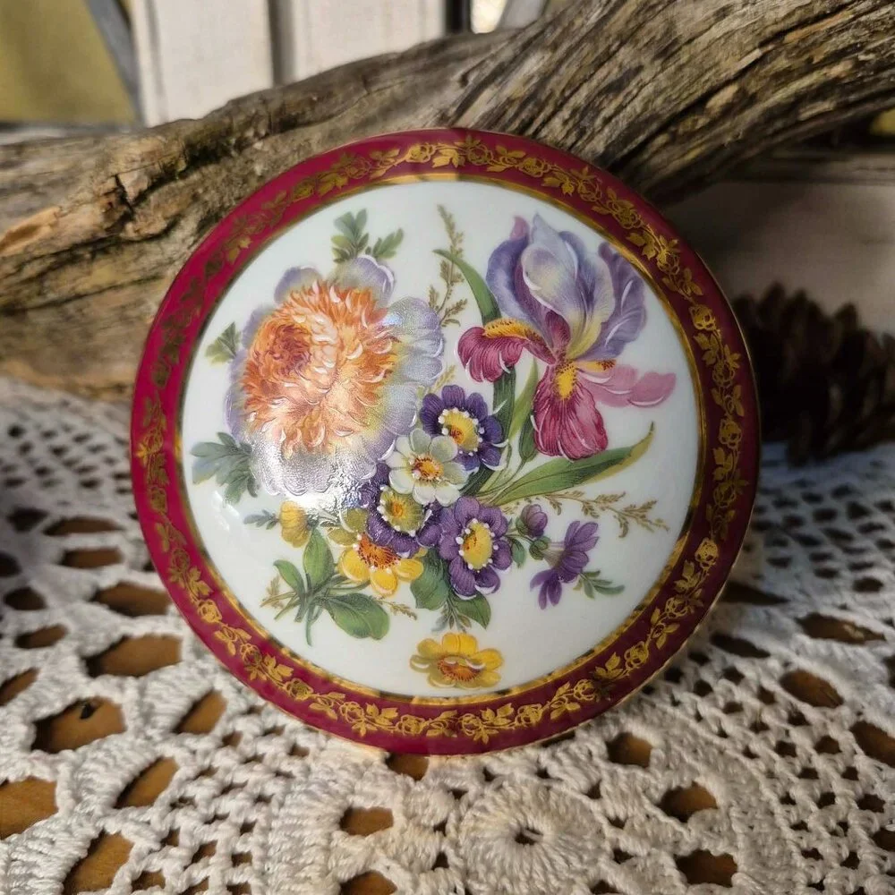 Vintage Limoges Porcelain Round Fushia Pink & Gold Trinket Box - Picture 2 of 10